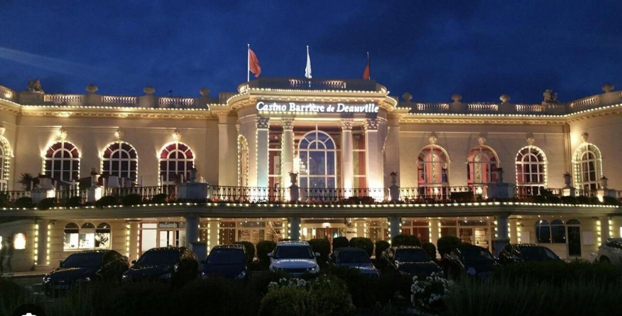 Grand Studio Hyper Centre Avec Balcon Tout Refait Mars 2025 Deauville Esterno foto